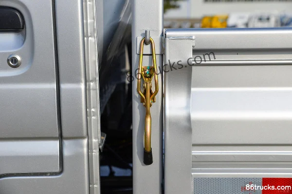 Dongfeng T3 (formerly Xiaobawang W) 1.3L 91hp 4X2(6 wheels) 3.05m single-row flatbed light truck (single rear wheel) (China VI) Body (3) | 8