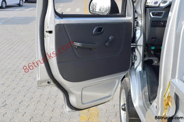 Dongfeng T3 1.3L 91 hp 4X2(6 wheels) 3.05m single-row flatbed mini truck (single rear tire, with A/C) Cab (2) | 86Trucks