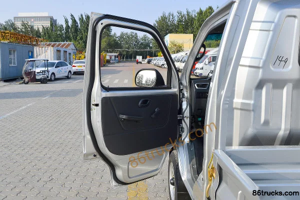 Dongfeng T3 1.3L 91 hp 4X2(6 wheels) 3.05m single-row flatbed mini truck (single rear tire, with A/C) Cab (1) | 86Trucks