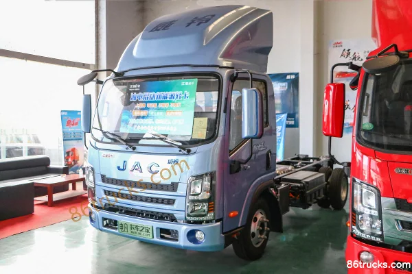 JAC Weiling HV6 4.5T 4.18m single-row plug-in hybrid flatbed light truck 15.5kWh 4X2(6 wheels) Exterior (3) | 86Trucks