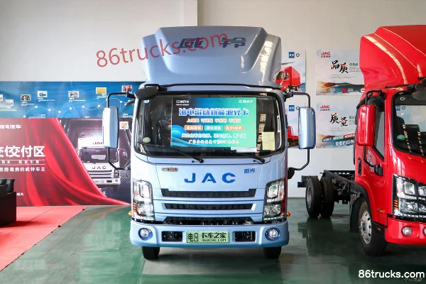 JAC Weiling HV6 4.5T 4.18m single-row plug-in hybrid flatbed light truck 15.5kWh 4X2(6 wheels) Exterior (2) | 86Trucks