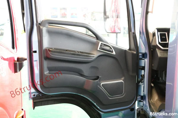 JAC Weiling HV6 4.5T 4.18m single-row plug-in hybrid flatbed light truck 15.5kWh 4X2(6 wheels) Interior (1) | 86Trucks
