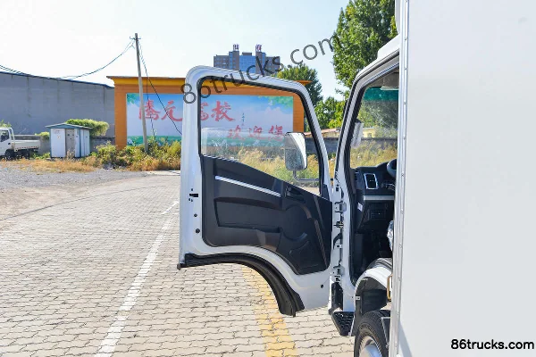 Dongfeng Fuxiaorui M5Q 1.6L 120hp 4X2(6 wheels) Gasoline 3.8m Single Row Van Micro Truck (China VI) Cab (1) | 86Trucks