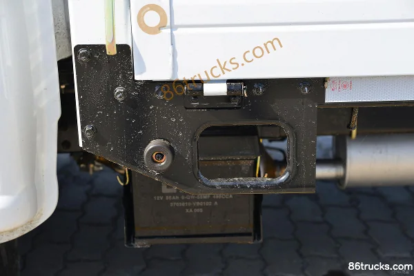 Dongfeng T5 1.5L 110hp 4X2(6 wheels) 3.1m single-row flatbed light truck Body (3) | 86Trucks