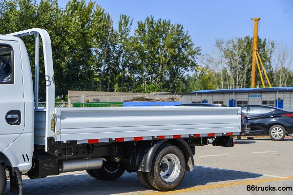 Dongfeng T5 1.5L 110hp 4X2(6 wheels) 3.1m single-row flatbed light truck Body (1) | 86Trucks