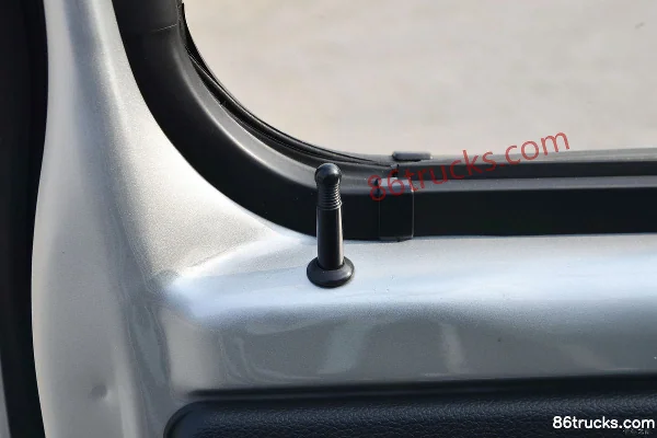 Dongfeng T3 (formerly Xiaobawang W) 1.6L 123hp 4X2(6 wheels) Gasoline 2.5m Double Row Flatbed Mini Truck (Single Rear Tire) Cab (3) | 86Truc