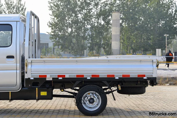 Dongfeng T3 (formerly Xiaobawang W) 1.6L 123hp 4X2(6 wheels) Gasoline 2.5m Double Row Flatbed Mini Truck (Single Rear Tire) Body (2) | 86Tru