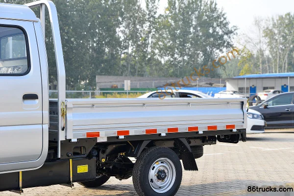 Dongfeng T3 (formerly Xiaobawang W) 1.6L 123hp 4X2(6 wheels) Gasoline 2.5m Double Row Flatbed Mini Truck (Single Rear Tire) Body (1) | 86Tru