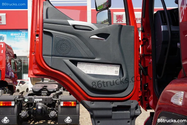 Dongfeng H5 14.8L LNG 520 hp 6X4(10 wheels) Fast Gear 12-Speed Tractor Truck Cab (3) | 86Trucks