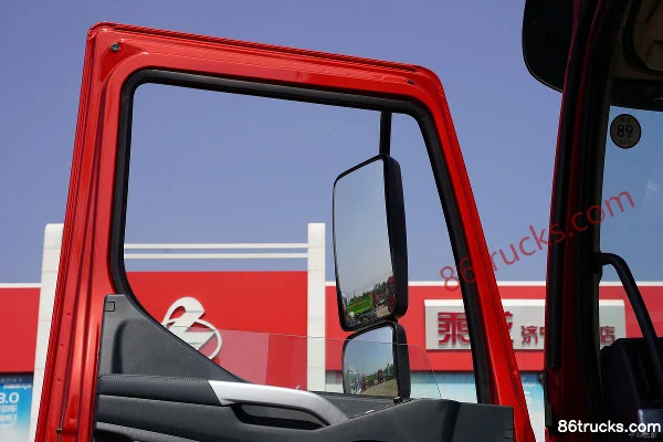Dongfeng H5 14.8L LNG 520 hp 6X4(10 wheels) Fast Gear 12-Speed Tractor Truck Cab (2) | 86Trucks