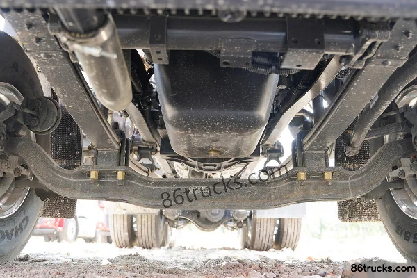 Dongfeng H5 14.8L LNG 520 hp 6X4(10 wheels) Fast Gear 12-Speed Tractor Truck Chassis (1) | 86Trucks
