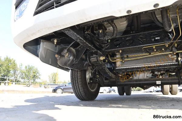 Dongfeng T5 1.6L 122 hp 4X2(6 wheels) gasoline 3.8m single-row van mini truck (China VI) Chassis (2) | 86Trucks