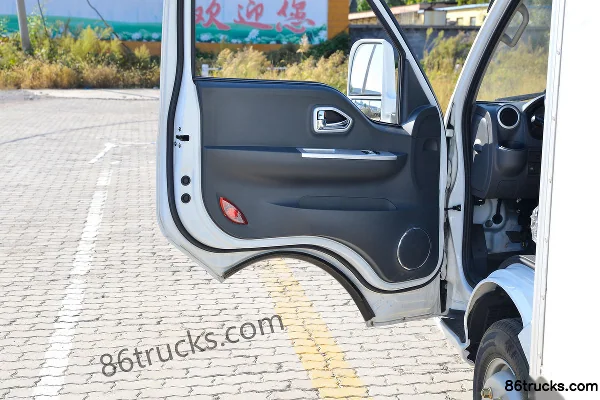 Dongfeng T6 2.0L 150hp 4X2(6 wheels) Gasoline 3.52m Single Row Van Light Truck (China VI) Cab (2) | 86Trucks