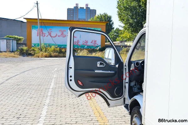 Dongfeng T6 2.0L 150hp 4X2(6 wheels) Gasoline 3.52m Single Row Van Light Truck (China VI) Cab (1) | 86Trucks