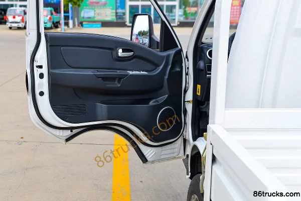 Kama Ruihang X1 2.0L 133ch petrol 4X2(6 roues) 4m single-row flatbed micro truck Cabine (2) | 86Trucks