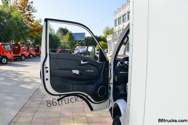 Kama Ruihang X1 1.5L 113hp 4X2(6 wheels) Gasoline 3.48m Single-Row Van Mini Truck (China VI) Cab (1) | 86Trucks