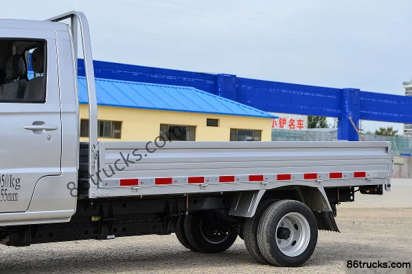 SRM Xinyuan T2SEV 3.1T 3.05m single-row pure electric stake micro truck 46.36kWh 4X2(6 wheels) Body (2) | 86Trucks