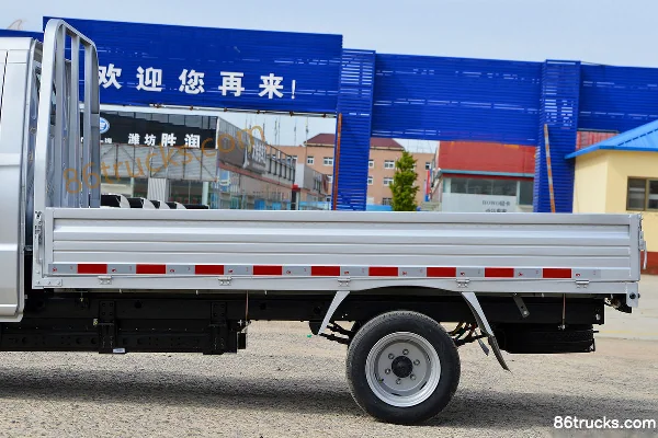 SRM Xinyuan T2SEV 3.1T 3.05m single-row pure electric stake micro truck 46.36kWh 4X2(6 wheels) Body (1) | 86Trucks