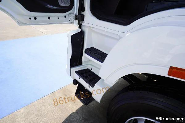SAIC Hongyan Jiehu H6 Standard Load 6X4(10 wheels) Electric Tractor Truck (High Roof) 430kWh Cab (3) | 86Trucks