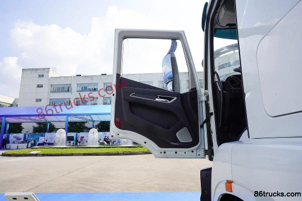 SAIC Hongyan Jiehu H6 Standard Load 6X4(10 wheels) Electric Tractor Truck (High Roof) 430kWh Cab (2) | 86Trucks