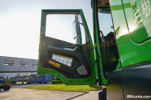 SAIC Hongyan Genlyon H6 Composite Reinforced Edition 460hp 8X4(12 wheels) 6.7m Dump Truck (China VI) Cab (1) | 86Trucks