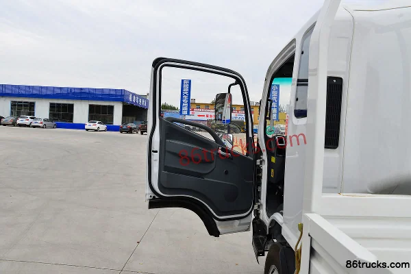 Kama Kaijie M3 2.2L 95hp 4X2(6 wheels) CNG 3.83m Semi-Row Flatbed Light Truck Cab (1) | 86Trucks