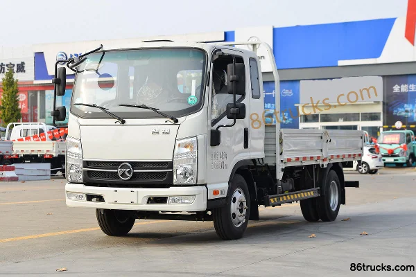 Kama Kaijie M1 115hp 4X2(6 wheels) 3.83m Semi-row Flatbed Light Truck Exterior (3) | 86Trucks
