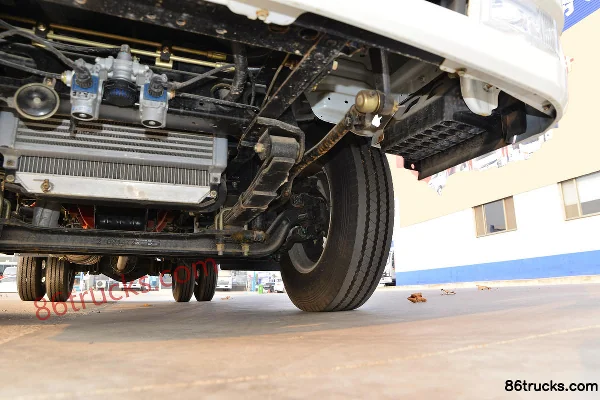 Kama Kaijie M1 115hp 4X2(6 wheels) 3.83m Semi-row Flatbed Light Truck Chassis (3) | 86Trucks