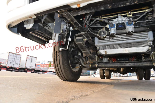 Kama Kaijie M1 115hp 4X2(6 wheels) 3.83m Semi-row Flatbed Light Truck Chassis (2) | 86Trucks