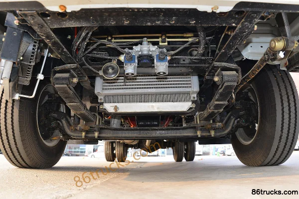 Kama Kaijie M1 115hp 4X2(6 wheels) 3.83m Semi-row Flatbed Light Truck Chassis (1) | 86Trucks