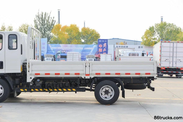 Kama Kaijie M1 115hp 4X2(6 wheels) 3.83m Semi-row Flatbed Light Truck Body (2) | 86Trucks