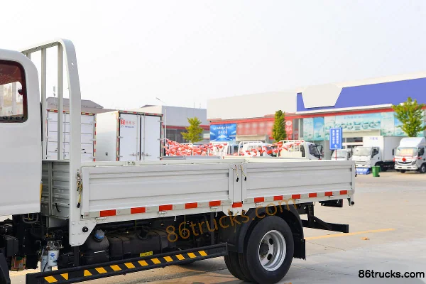 Kama Kaijie M1 115hp 4X2(6 wheels) 3.83m Semi-row Flatbed Light Truck Body (1) | 86Trucks