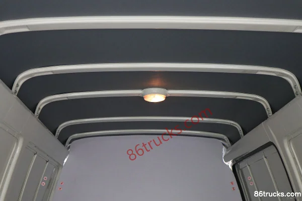 King Long Longyao 8 3.5T 3.24m Pure Electric Panel Van (Mid-Roof) 41.86kWh Cargo Box (2) | 86Trucks