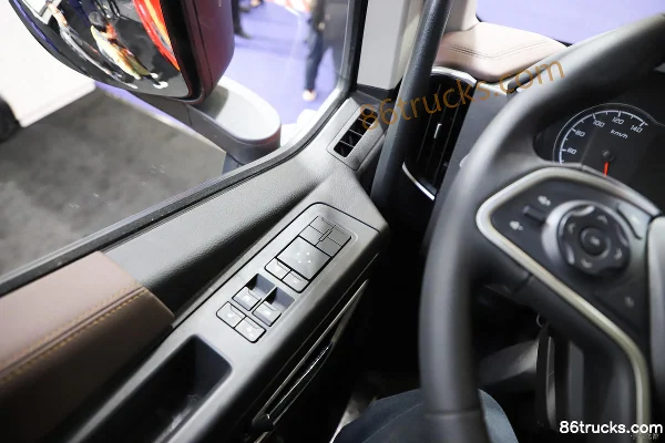 SAIC Hongyan GenlyonH6 version standard 590 ch 6X4(10 roues) tracteur routier LNG automatique Cabine (3) | 86Trucks