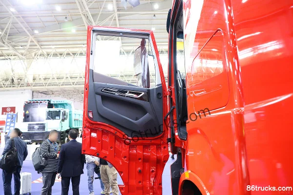 SAIC Hongyan GenlyonH6 version standard 590 ch 6X4(10 roues) tracteur routier LNG automatique Cabine (1) | 86Trucks