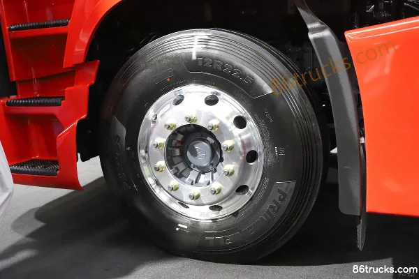 SAIC Hongyan GenlyonH6 version standard 590 ch 6X4(10 roues) tracteur routier LNG automatique Châssis (2) | 86Trucks