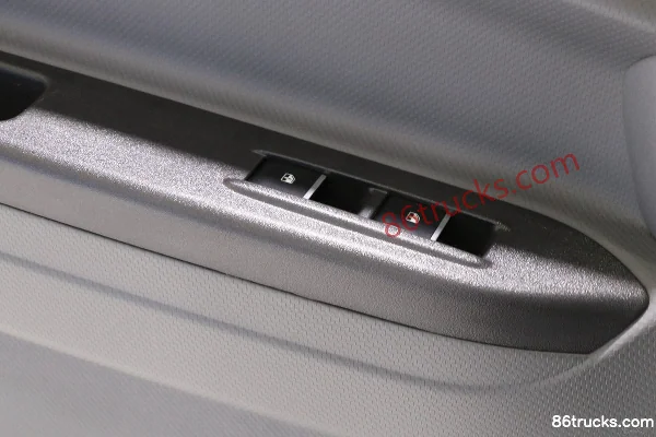 JAC Shuailing HS7 4.5T 4.18m single-row plug-in hybrid flatbed light truck 17.28kWh 4X2(6 wheels) Interior (3) | 86Trucks