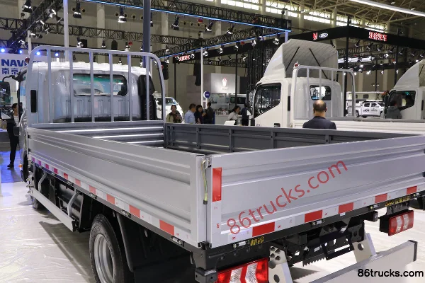 JAC Shuailing HS7 4.5T 4.18m single-row plug-in hybrid flatbed light truck 17.28kWh 4X2(6 wheels) Body (1) | 86Trucks