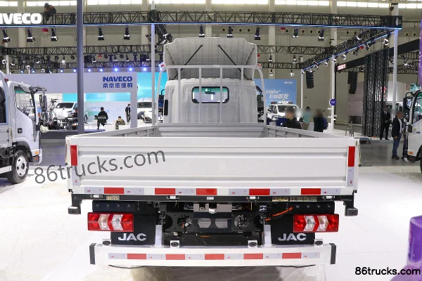 JAC Shuailing ES6 4.5T Single Row Pure Electric Flatbed Light Truck 86.55kWh 4X2(6 wheels) Exterior (3) | 86Trucks