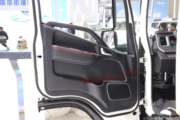 JAC Shuailing ES6 4.5T Single Row Pure Electric Flatbed Light Truck 86.55kWh 4X2(6 wheels) Interior (1) | 86Trucks