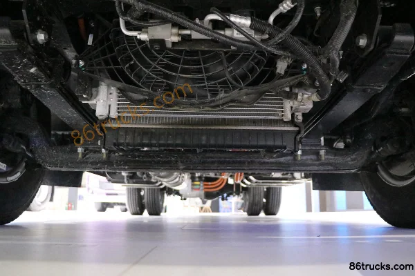 JAC Lingpao ES6 4,5 T 4,15 m cabine simple camion léger fourgon hybride rechargeable 17,28 kWh 4X2(6 roues) Châssis (1) | 86Trucks