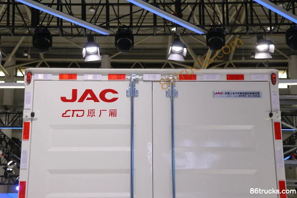 JAC Lingpao ES6 4,5 T 4,15 m cabine simple camion léger fourgon hybride rechargeable 17,28 kWh 4X2(6 roues) Carrosserie (1) | 86Trucks