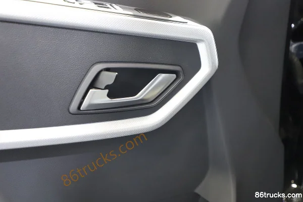 Dongfeng Yufeng V9E 4.5T 3-Seat 5.94m Pure Electric Van Truck 77.28kWh Cab (3) | 86Trucks