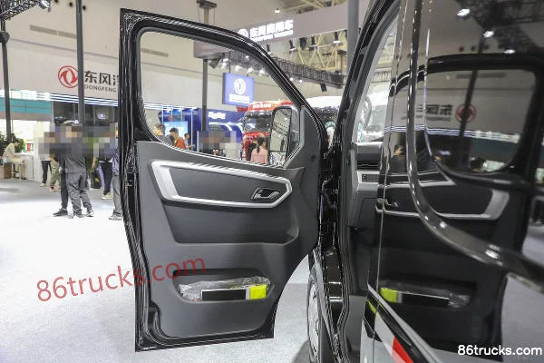 Dongfeng Yufeng V9E 4.5T 3-Seat 5.94m Pure Electric Van Truck 77.28kWh Cab (1) | 86Trucks