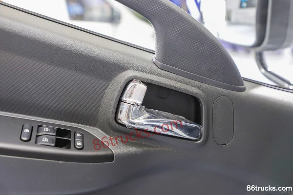 Dongfeng EV360 4,5T 4,2 m cabine simple fourgon léger 100% électrique 81,14 kWh 4X2(6 roues) Intérieur (3) | 86Trucks
