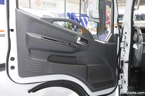 Dongfeng EV360 4,5T 4,2 m cabine simple fourgon léger 100% électrique 81,14 kWh 4X2(6 roues) Intérieur (2) | 86Trucks