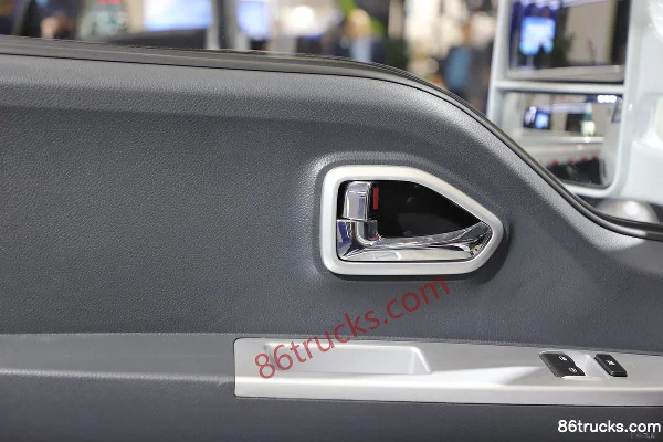 Dongfeng EV200 Standard 4.5T 3.965m Single Row Electric Van Light Truck 59.409kWh 4X2(6 wheels) Interior (3) | 86Trucks