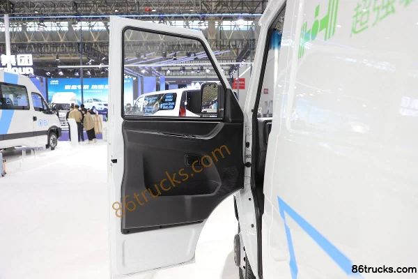 NAVECO New Daily 4.3T 5.995m Electric Enclosed Cargo Van 61.56kWh Cab (1) | 86Trucks