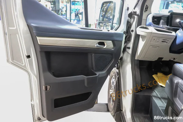 JMC E-Transit 3.5T 9-Seat 5.498m Electric Light Bus Cab (3) | 86Trucks