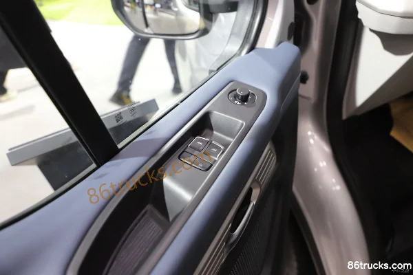 JMC E-Transit 3.5T 9-Seat 5.498m Electric Light Bus Cab (2) | 86Trucks